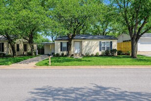 113 E 2nd St in Weatherford, TX - Building Photo