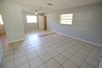 3827 NE 13th Dr in Gainesville, FL - Building Photo - Building Photo