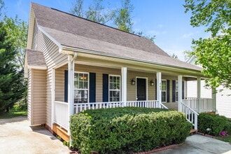 460 Braeburn Dr in Winston-Salem, NC - Building Photo - Building Photo