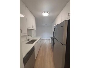 821 Douglas Ave in Minneapolis, MN - Building Photo - Building Photo