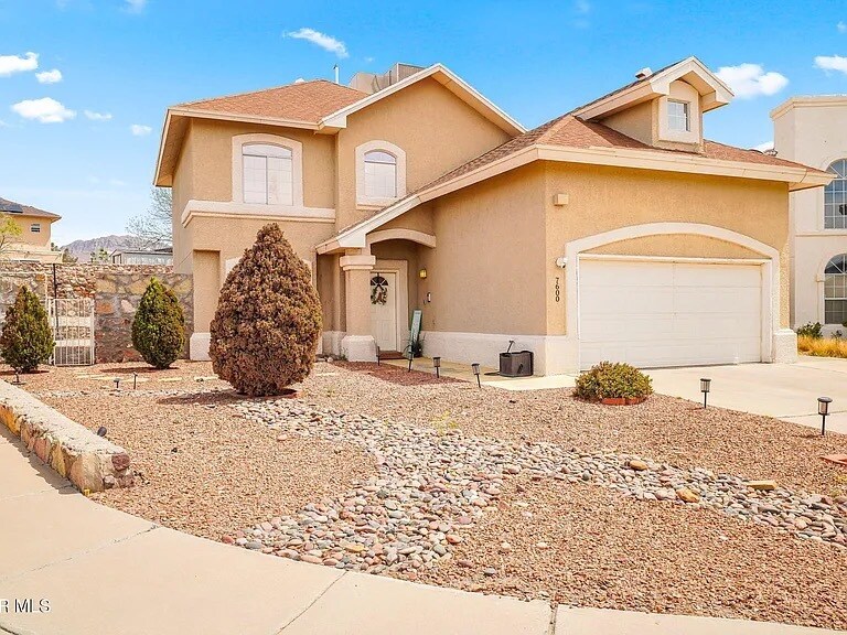 7600 Plaza Redonda Dr in El Paso, TX - Building Photo