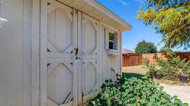 1944 Helen Ln in Lewisville, TX - Building Photo - Building Photo