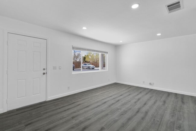 13383 Mohawk Rd in Apple Valley, CA - Foto de edificio - Building Photo