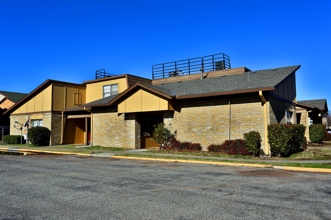 Ashton Place Apartments in Norman, OK - Building Photo