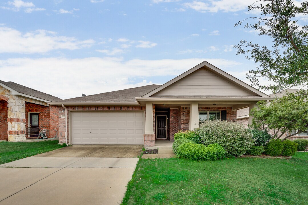 2004 Zavala Dr in Forney, TX - Building Photo