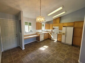 5500 E St in Springfield, OR - Building Photo - Building Photo