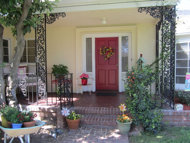 2586 Prince Albert Dr in Riverside, CA - Building Photo - Building Photo