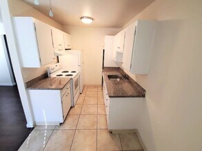 Lincoln Courtyards at 531 Glendora Avenue in Stockton, CA - Foto de edificio - Interior Photo