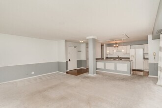 111 S Baybrook Dr in Palatine, IL - Building Photo - Building Photo