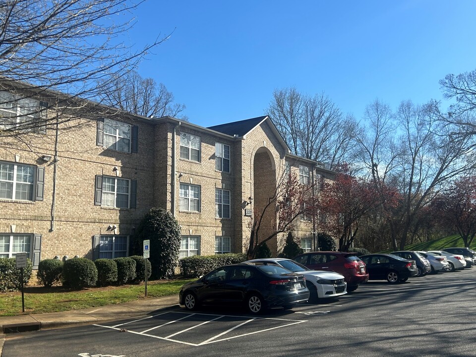 Century Oaks on College in Greensboro, NC - Building Photo