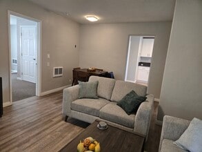 7219 Mohawk St, Unit Unit B in San Diego, CA - Building Photo - Building Photo