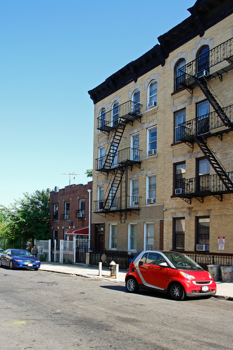 207 21st St in Brooklyn, NY - Building Photo