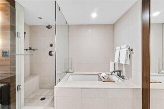 6801 Collins Ave, Unit 818 in Miami Beach, FL - Building Photo - Building Photo