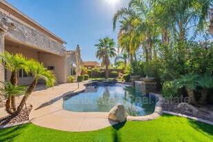 716 E Runaway Bay Pl in Chandler, AZ - Building Photo