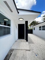 1447 NW 34th St, Unit 1445 in Miami, FL - Building Photo