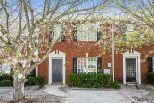 5777 Strathmoor Manor Cir in Lithonia, GA - Building Photo