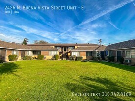 2426 N Buena Vista St in Burbank, CA - Building Photo