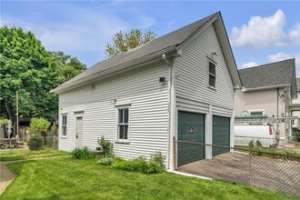 585 Plainfield St in Providence, RI - Building Photo - Building Photo
