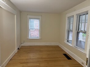 56 Hickok Pl in Burlington, VT - Building Photo - Building Photo