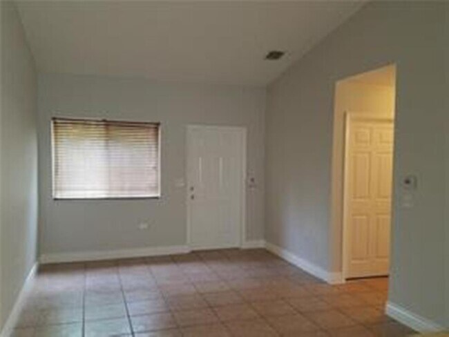 7900 NW 6th St, Unit 203 in Pembroke Pines, FL - Building Photo - Building Photo