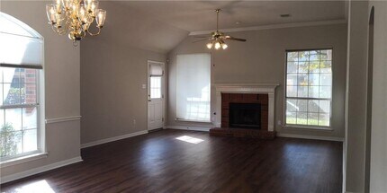 12006 Hispania Ct in Austin, TX - Foto de edificio - Building Photo