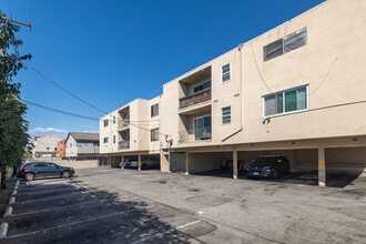 Hyde Park Living – Steps to Transit, Parks in Los Angeles, CA - Foto de edificio - Building Photo