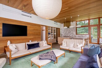248 Town Ln in Amagansett, NY - Building Photo - Building Photo