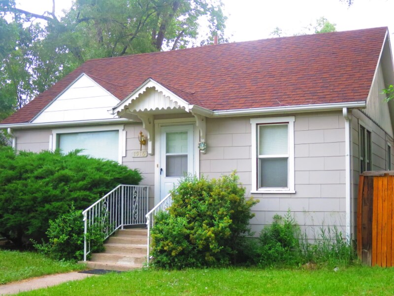 1916 W Platte Ave in Colorado Springs, CO - Foto de edificio