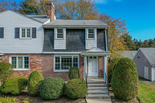 Wedgewood Common Apartments in Concord, MA - Foto de edificio - Building Photo