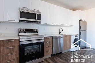 940 W Carmen Ave, Unit 407 in Chicago, IL - Building Photo - Building Photo