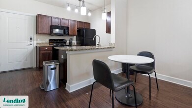 2745 Westpointe Dr, Unit 926 in New Braunfels, TX - Foto de edificio - Building Photo