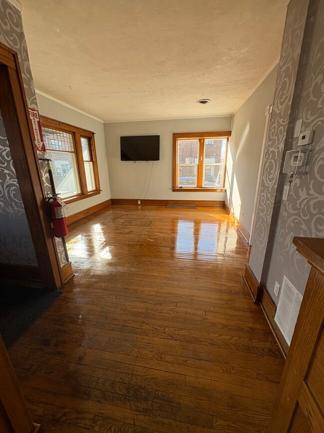 217 S 4th St, Unit Lower Unit in Stoughton, WI - Building Photo - Building Photo