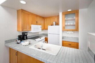 1400 Ocean Ave in Del Mar, CA - Foto de edificio - Building Photo