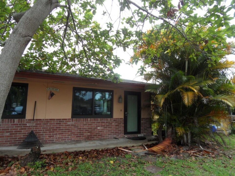 2724 SW 46th St, Unit 2 in Fort Lauderdale, FL - Foto de edificio