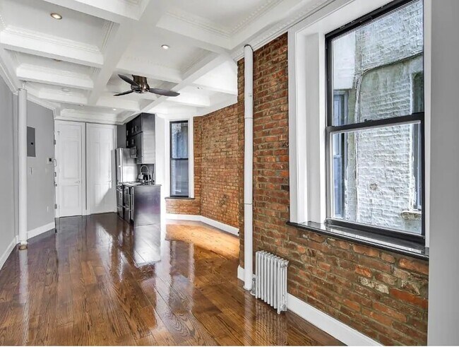 5 W 103rd St, Unit 1E in New York, NY - Foto de edificio - Building Photo