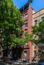 323 E 85th St in New York, NY - Building Photo - Building Photo