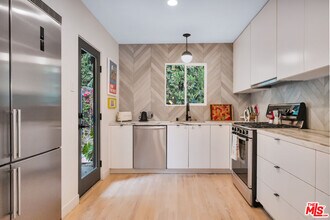 380 Tamarac Dr in Pasadena, CA - Building Photo - Building Photo