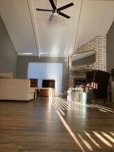 7219 Shady Arbor Ln in Houston, TX - Foto de edificio - Building Photo