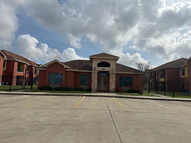 property at 107 Oak Park Dr