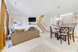 697 Cobblestone Way in Shakopee, MN - Building Photo - Building Photo