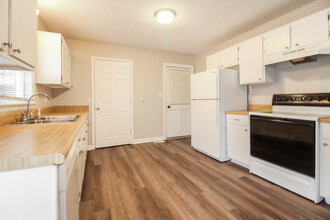 242 Pearson Rd in Easley, SC - Building Photo - Building Photo