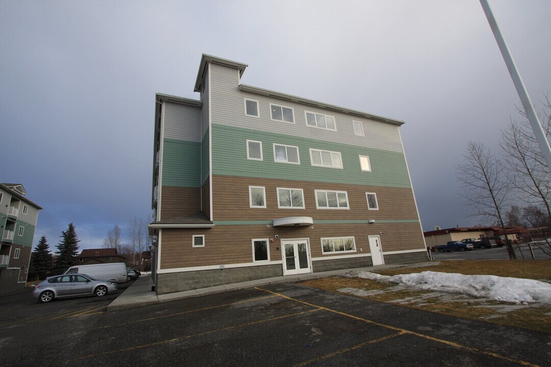 6942 Meadow St in Anchorage, AK - Building Photo
