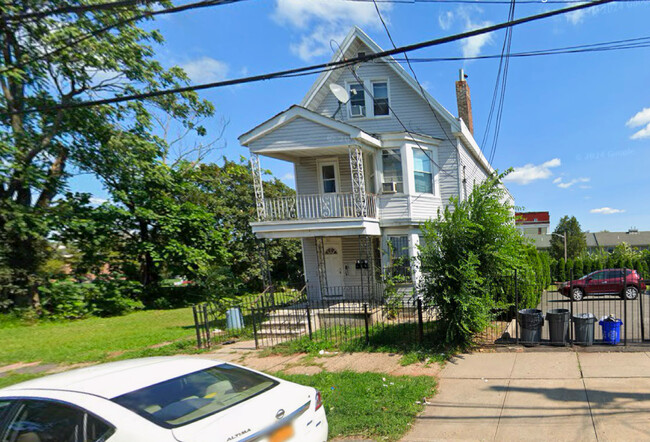 206 Peshine Ave, Unit 2