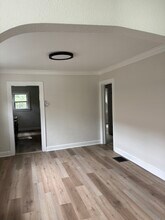 6810 S Benton Ave in Kansas City, MO - Building Photo - Building Photo