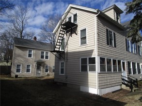 1055 Main St in West Warwick, RI - Building Photo - Building Photo