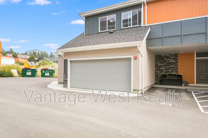 685-685 Boynton Pl in Kelowna, BC - Building Photo