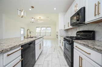 15106 Timberson Rdg Ln in Houston, TX - Foto de edificio - Building Photo