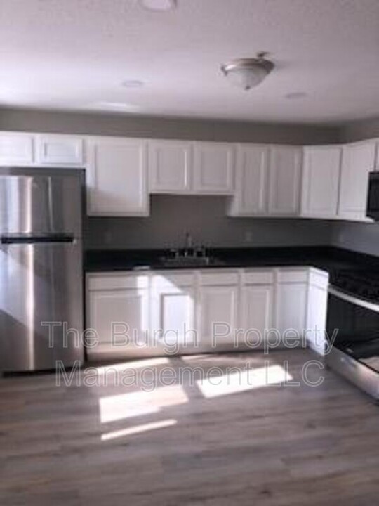 118 W 8th Ave-Unit -Apt 3A in Homestead, PA - Building Photo