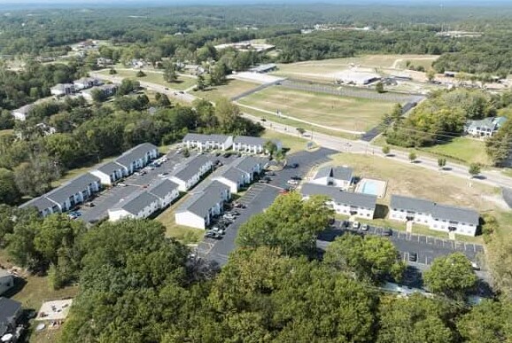 317 Cedarview Ct in Hillsboro, MO - Foto de edificio - Building Photo