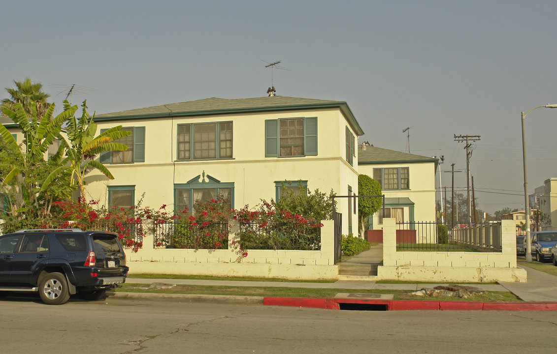 2367 W 18th St in Los Angeles, CA - Building Photo